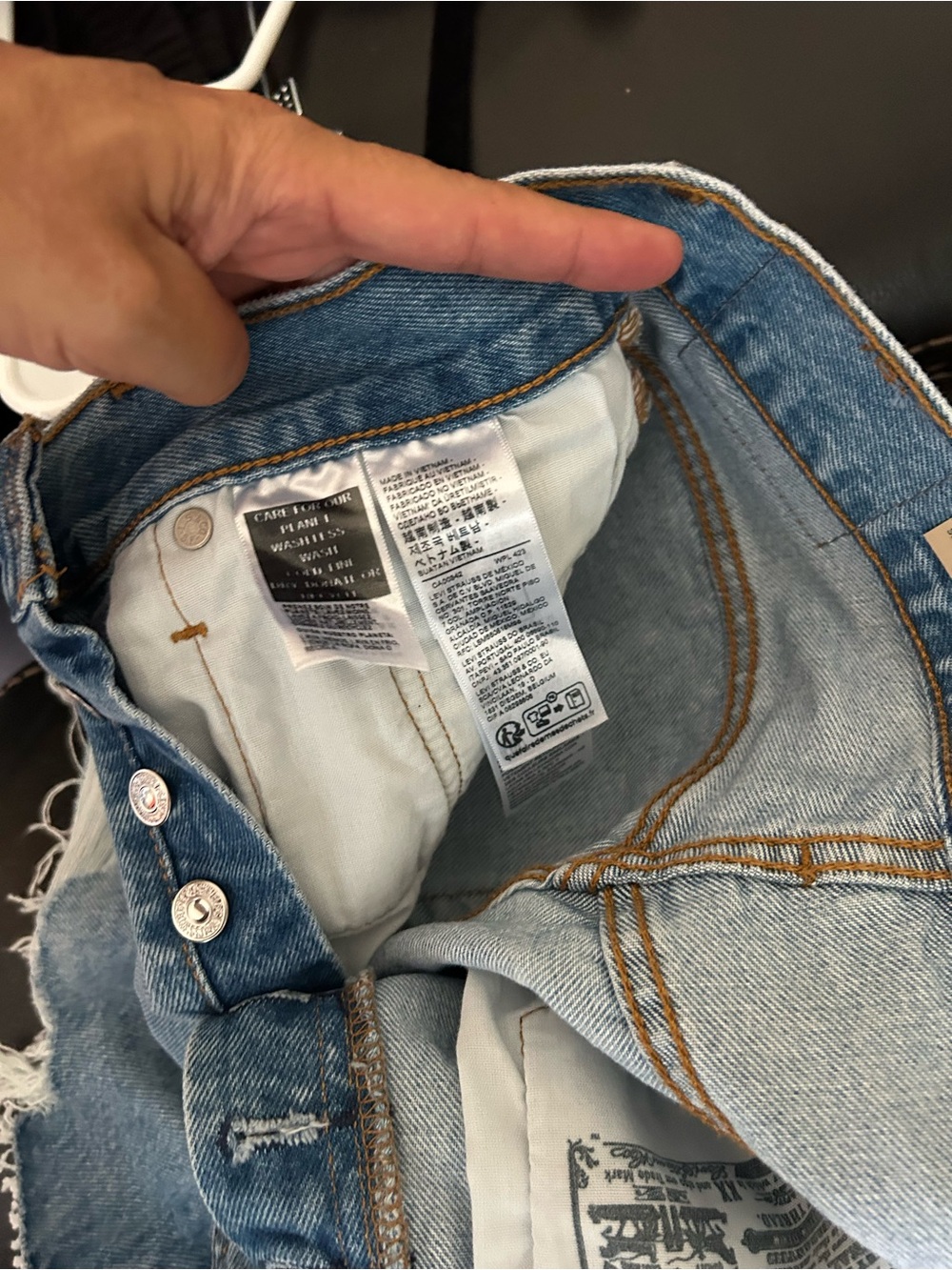 Levi’s 501 High Rise Distressed Denim Shorts Size 27 NWT